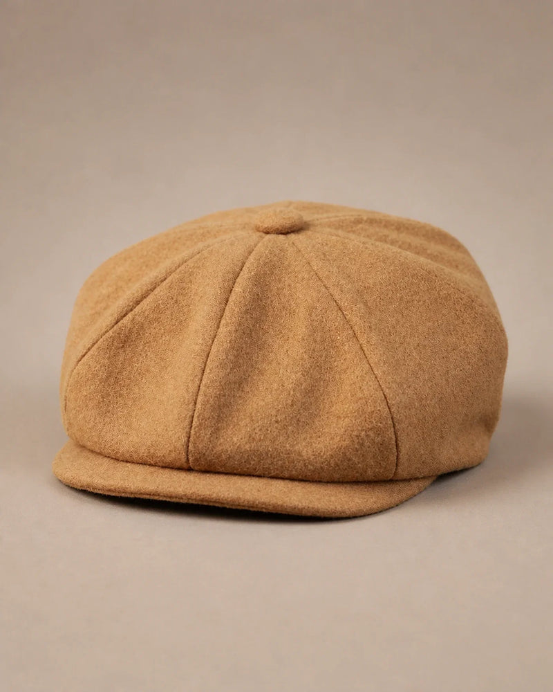 Boina Masculina Italiana 8 Gomos Fellini Khaki em fundo neutro