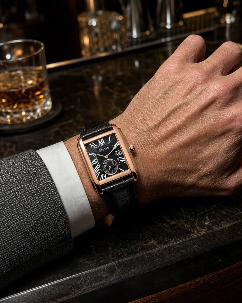 Close do Relógio Masculino Quartz Windsor Rose Black no pulso masculino