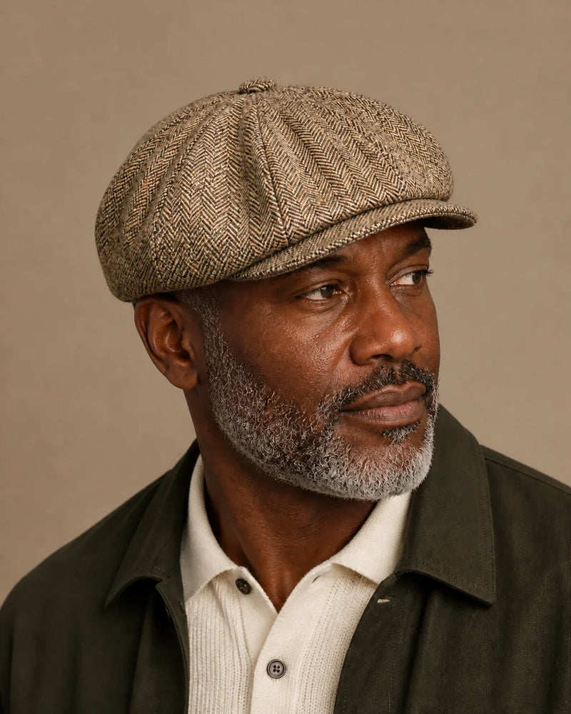 Homem negro 50+ usando Boina Italiana Lã Tweed Galway Khaki