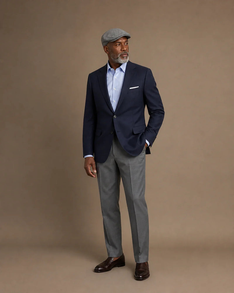 Look formal de corpo inteiro com Boina Masculina Inglesa Oxford Dark Grey
