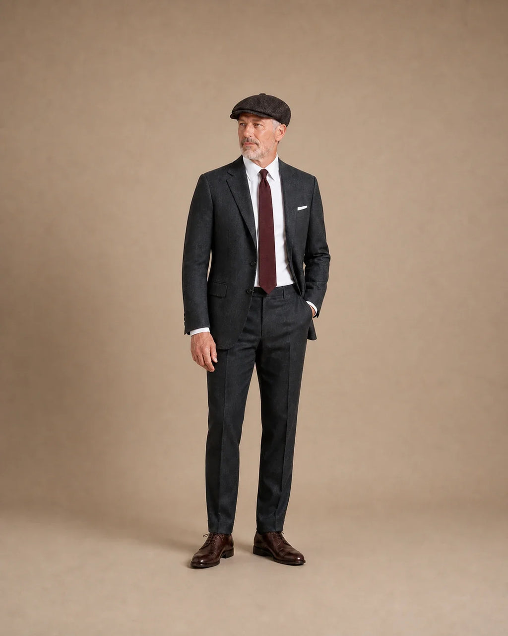 Boina Masculina Italiana Lã Tweed Galway Coffee com traje formal