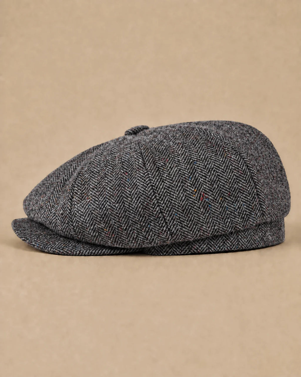 Vista lateral da Boina Galway Flecked Grey em lã tweed