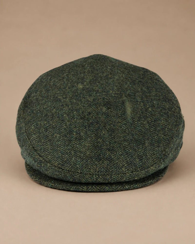 Vista frontal da Boina Dublin Army Green de perfil baixo