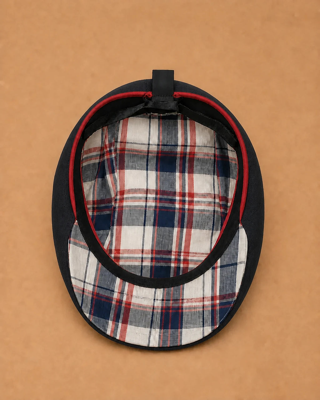 Boina Masculina Inglesa Linho Ascot Black mostrando a parte interna