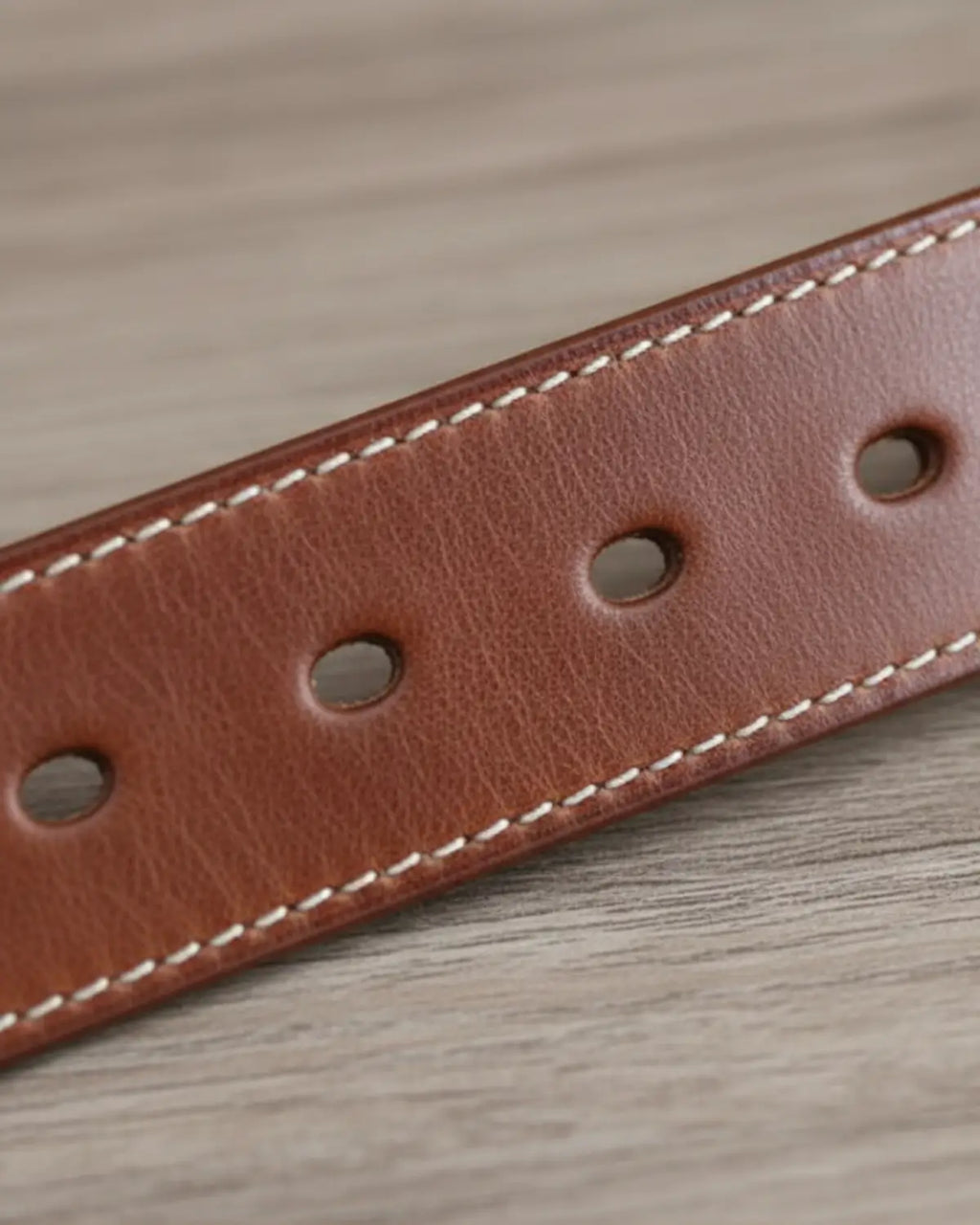 Cinto masculino Brown Hamilton couro marrom, detalhe furos de ajuste e costura reforçada, acabamento artesanal premium