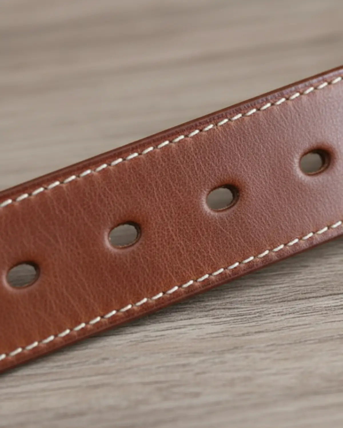 Cinto masculino Brown Hamilton couro marrom, detalhe furos de ajuste e costura reforçada, acabamento artesanal premium