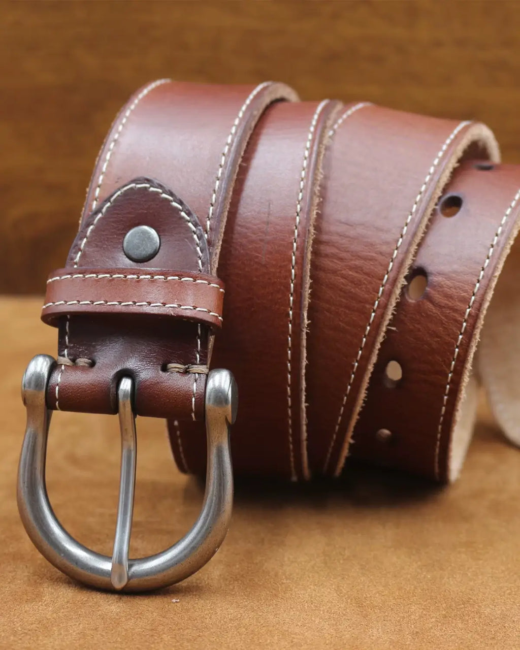 Cinto masculino Brown Hamilton couro legítimo marrom, fivela arredondada metal escovado, detalhe costura premium artesanal