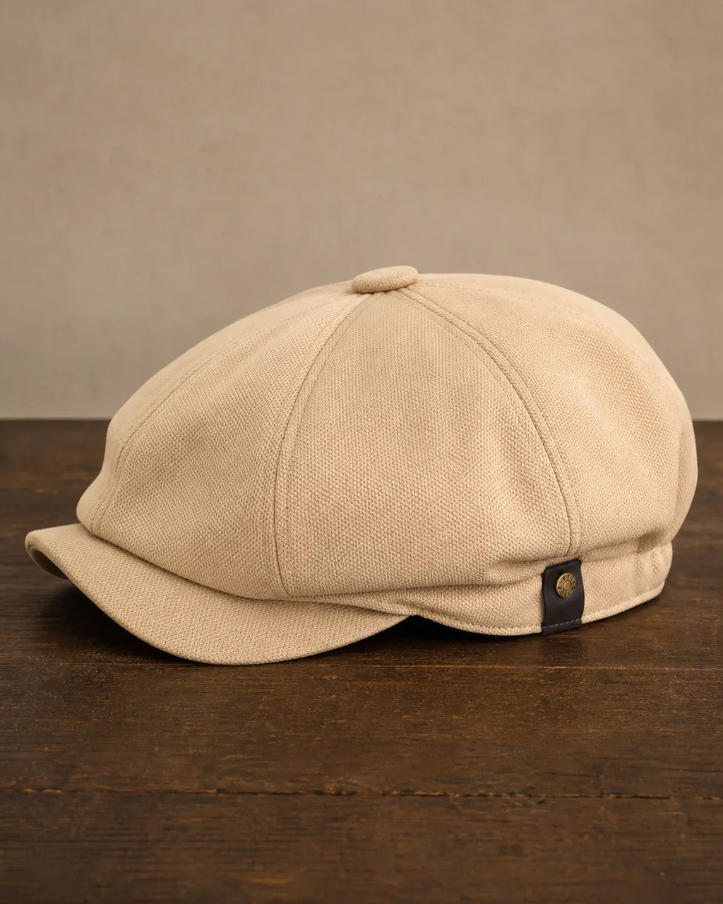 Boina Italiana Masculina Poliéster Bege – Casual Premium Cappel detalhe lateral do acabamento e estrutura maleável