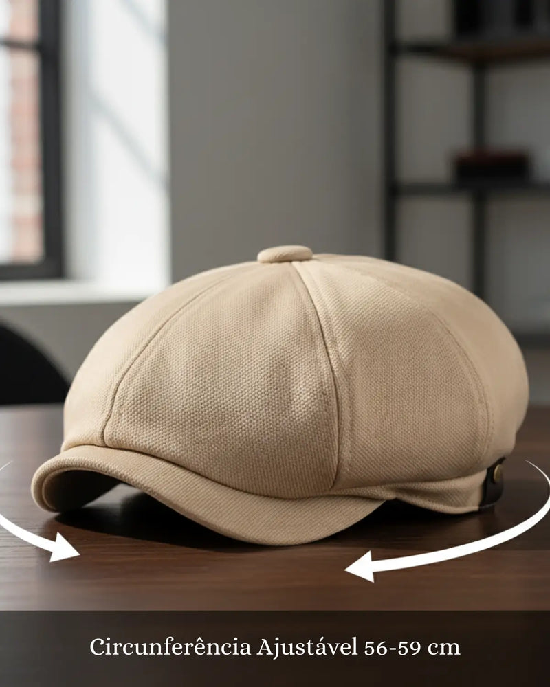 Boina italiana masculina bege em poliéster sobre mesa, destaque para circunferência ajustável de 56 a 59 cm, acessório de primavera e verão