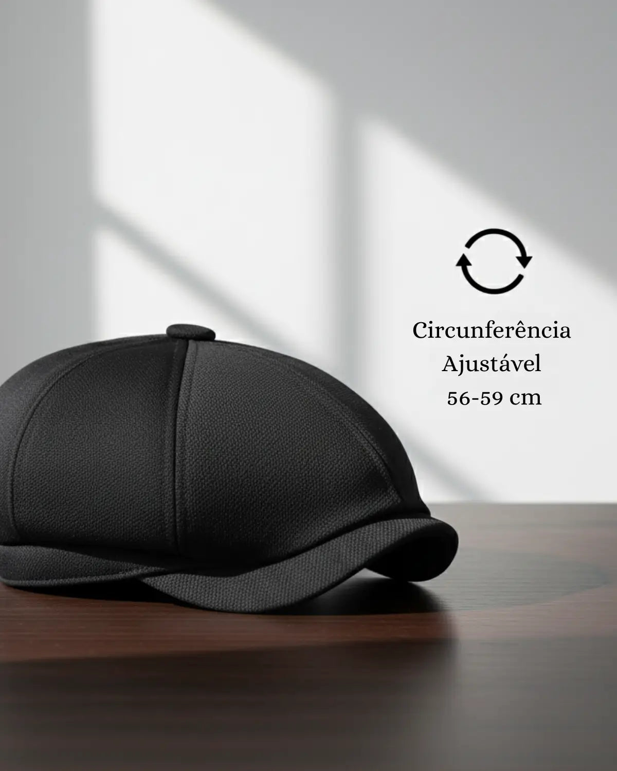 Boina italiana preta sobre mesa de madeira escura, destaque gráfico para circunferência ajustável 56-59 cm, acessório clássico masculino premium