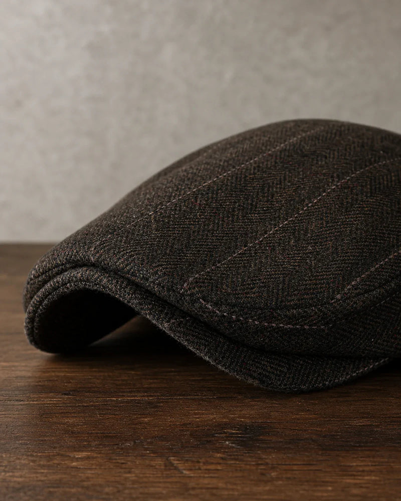 Boina Masculina Inglesa Algodão Brown Cappel detalhe da aba e acabamento estilo inglês
