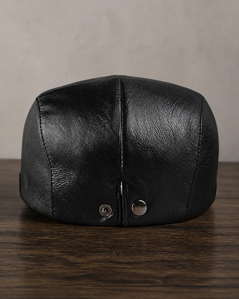 Boina Masculina Inglesa Couro Black Cappel detalhe traseiro com botões de ajuste