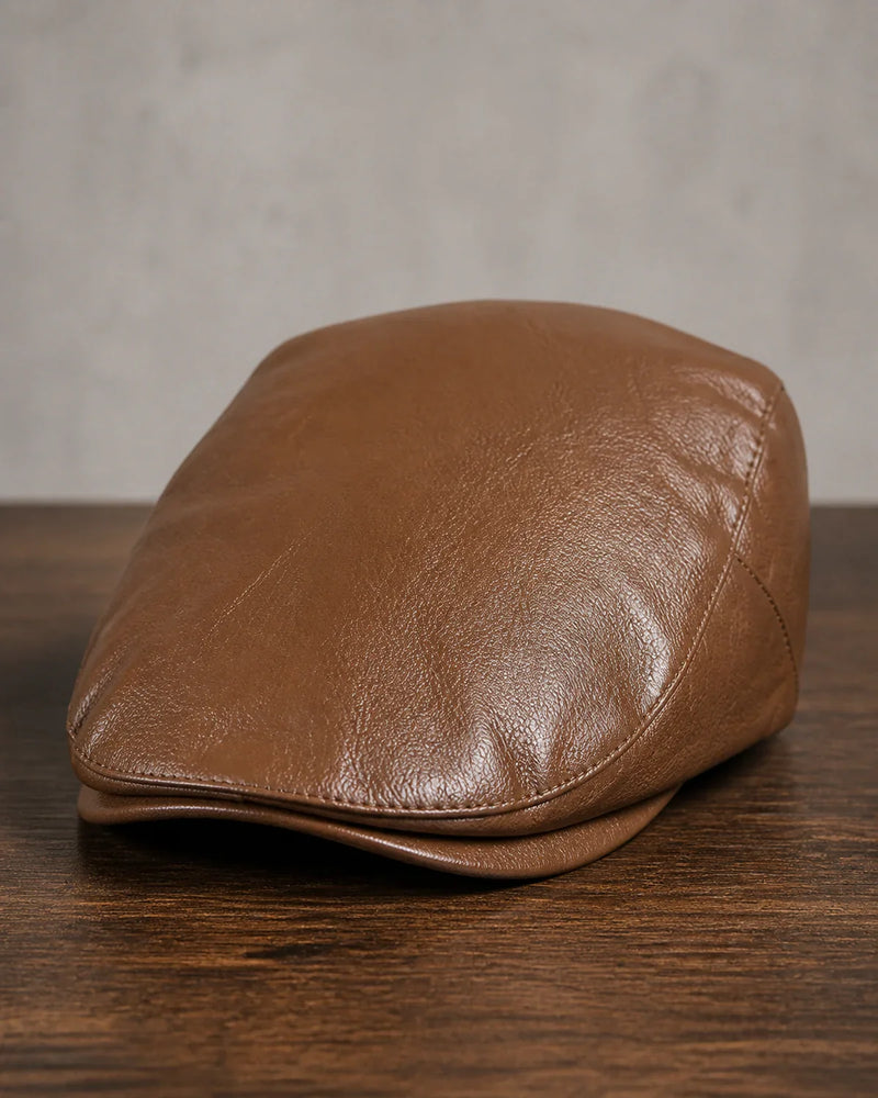 Boina Masculina Inglesa Couro Brown Cappel detalhe frontal da aba e acabamento