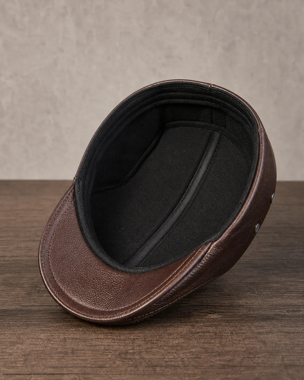 Detalhe interno e forro da Boina Masculina Inglesa de Couro Dorian Coffee
