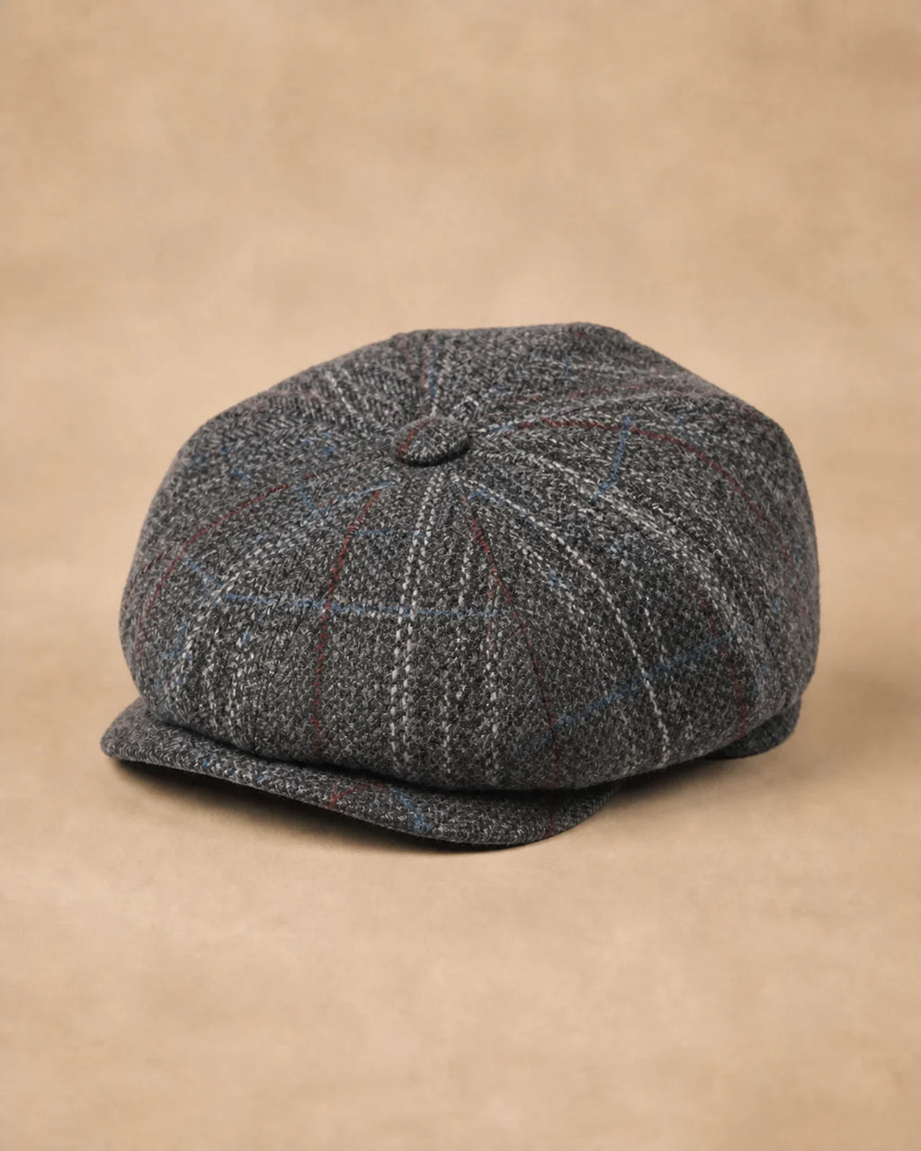 Boina Masculina Italiana Lã Tweed Galway Plaid Grey em fundo neutro