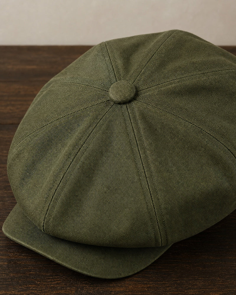 Detalhe do botão superior e gomos da boina masculina italiana Army Green