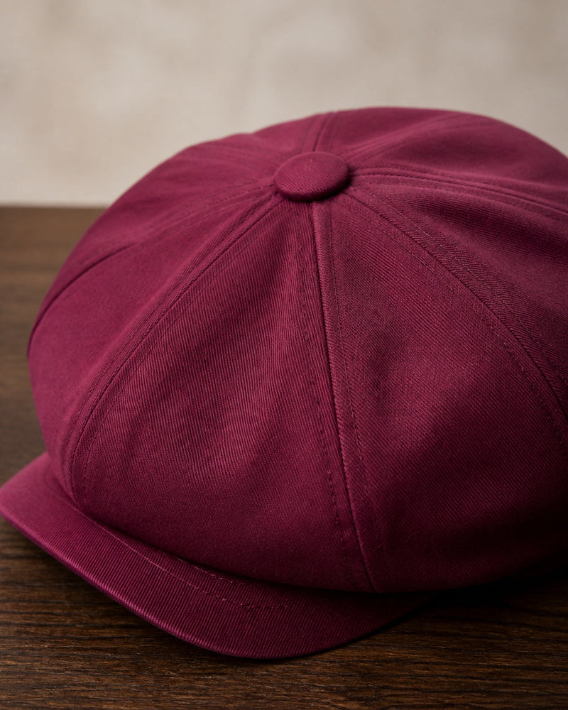 Detalhe do botão superior e gomos da boina masculina italiana Burgundy