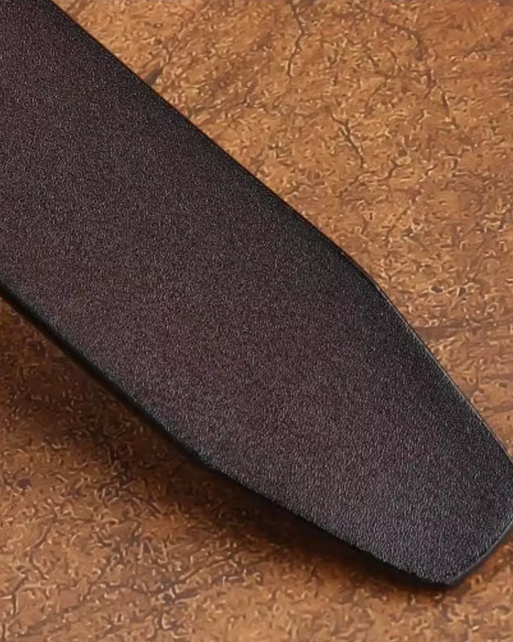 Ponta do Cinto Masculino Couro Legítimo Burgundy Royal em destaque — couro marrom vinho com textura refinada