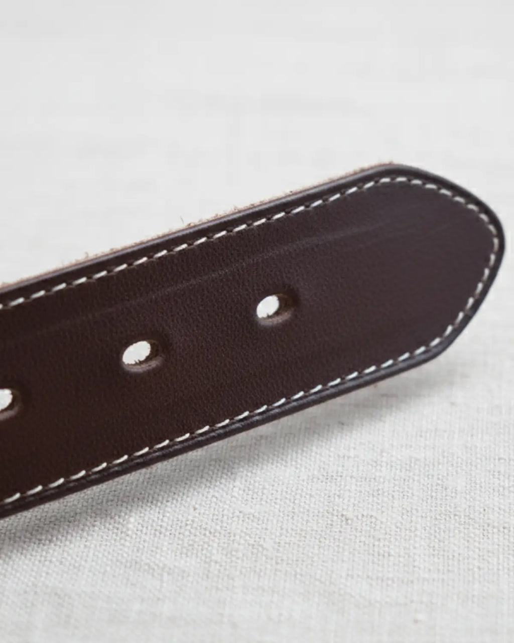 Ponta do cinto de couro legítimo marrom Coffee Hamilton com acabamento artesanal