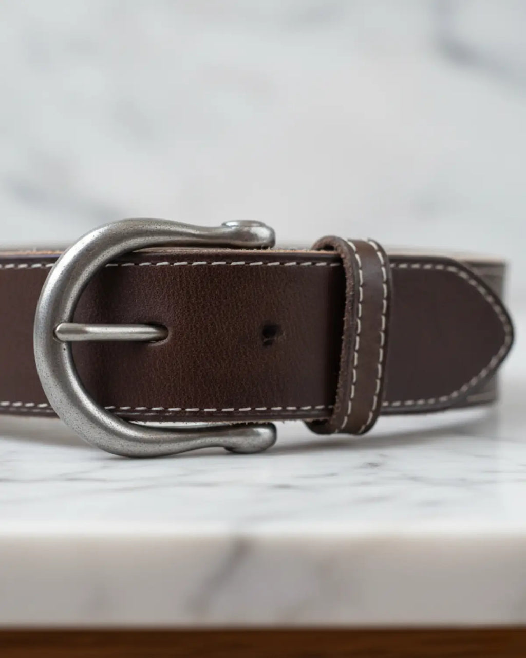 Fivela metálica estilo ferradura do cinto masculino Coffee Hamilton em couro marrom