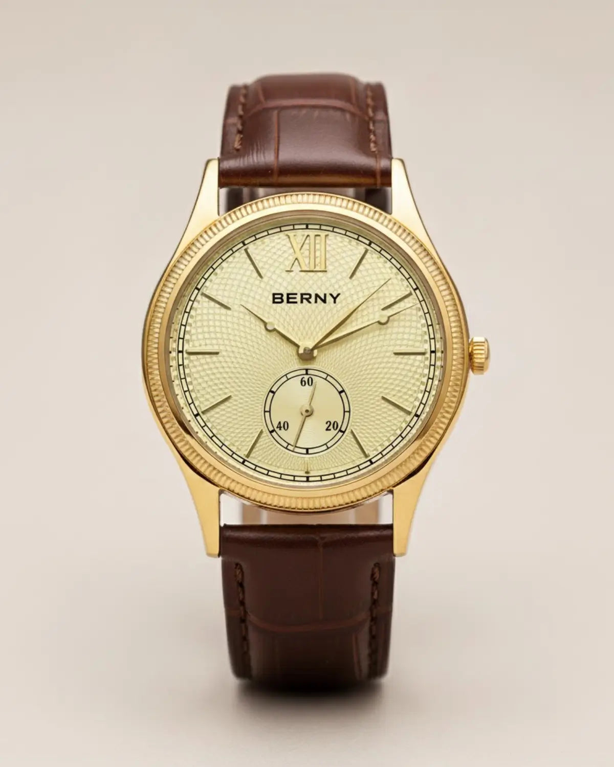 Relógio Masculino Pulseira de Couro monarch Gold com mostrador dourado texturizado e pulseira marrom — design refinado e precisão clássica