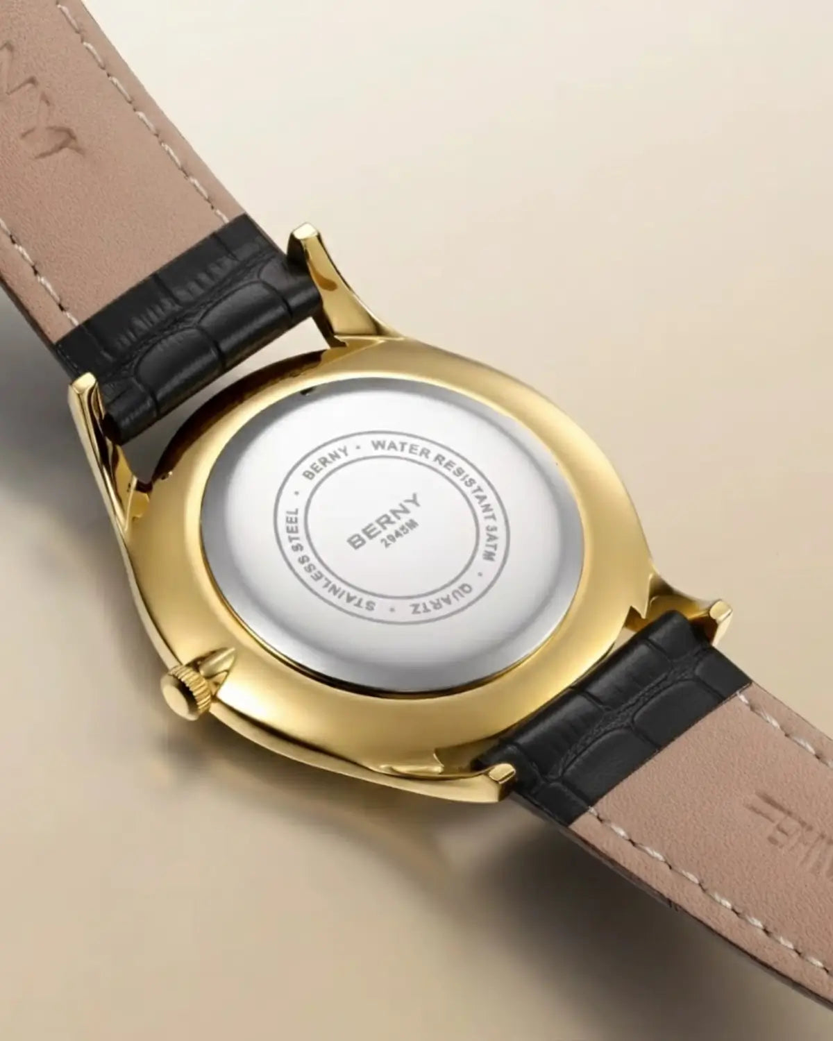 Vista traseira do Relógio Masculino Pulseira de Couro Monarch Green com gravação e acabamento fino