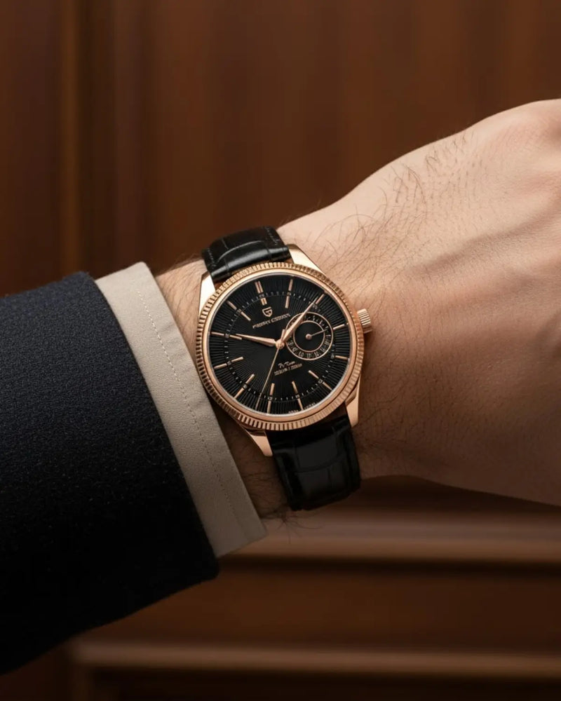 Relógio Masculino Pulseira de Couro Regent Black Gold no pulso, estilo elegante e sofisticado