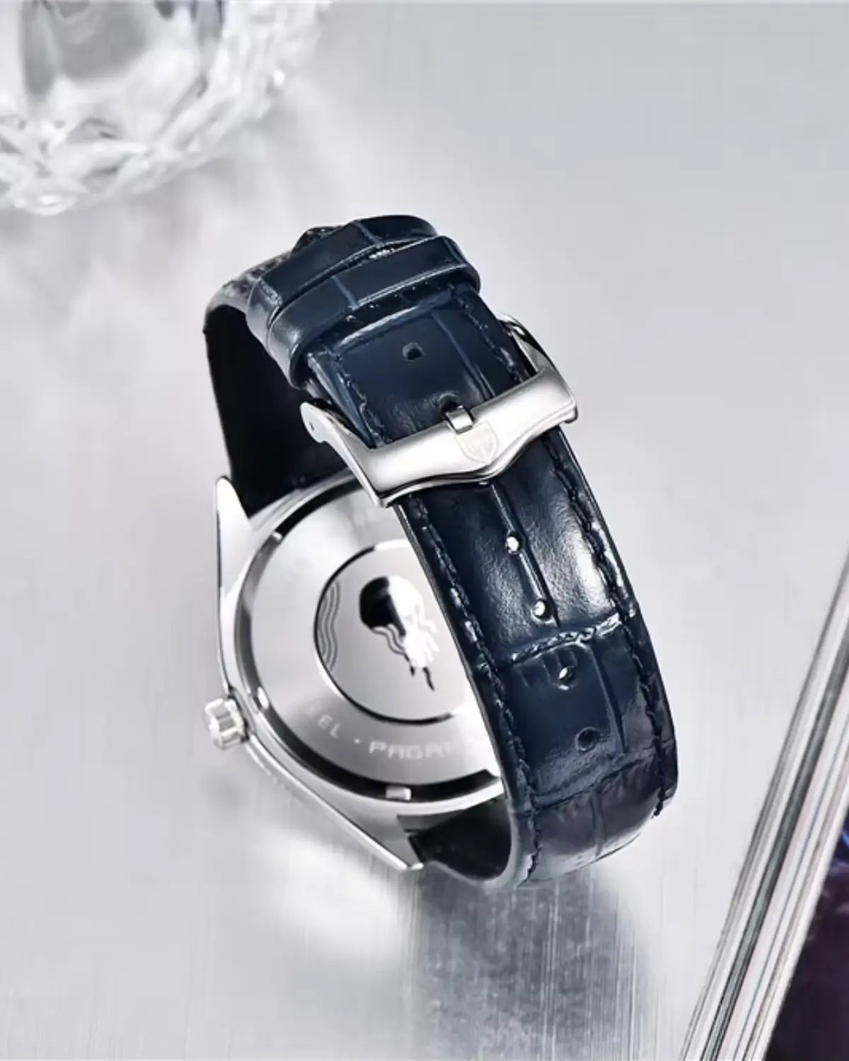 Vista traseira do Relógio Masculino Pulseira de Couro Regent Blue com tampa em aço inoxidável