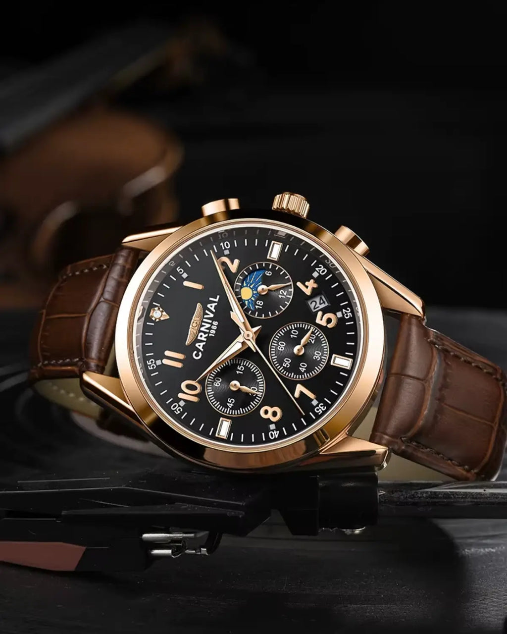 Close do mostrador do Relógio Masculino Pulseira de Couro Veridor Rosé Gold