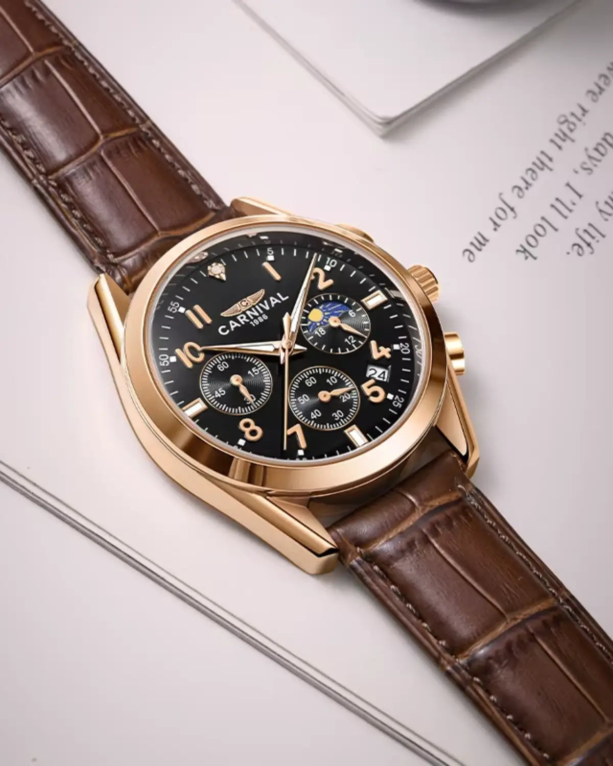 Relógio Masculino Pulseira de Couro Veridor Rosé Gold em fotografia editorial sofisticada