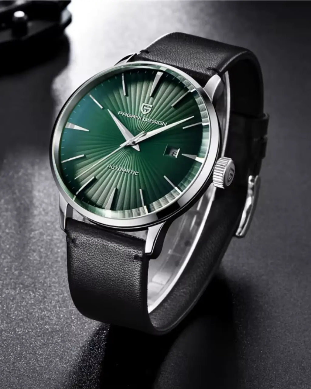 Close do mostrador do Relógio Masculino Pulseira de Couro Virtus Green com acabamento metálico