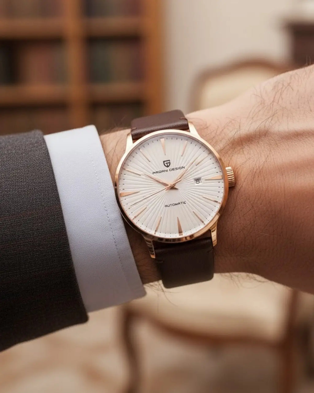 Relógio Masculino Pulseira de Couro Virtus White no pulso, estilo elegante e clássico.